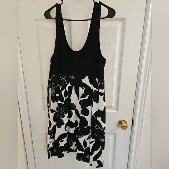 Super cute LA Express Floral Dress - Picture 3 of 3